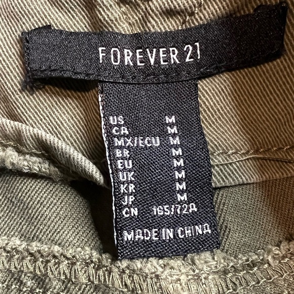 Forever 21 Shorts Women’s Medium Army Green Cargo Pockets Button Fly - Picture 5 of 7
